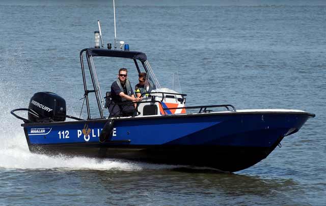 speed boat police