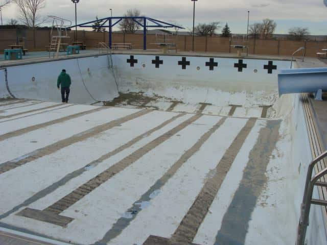 Renovating A Swimming Pool Deck With Polyurea Coatings 3 Pool before ArmorThane2 min