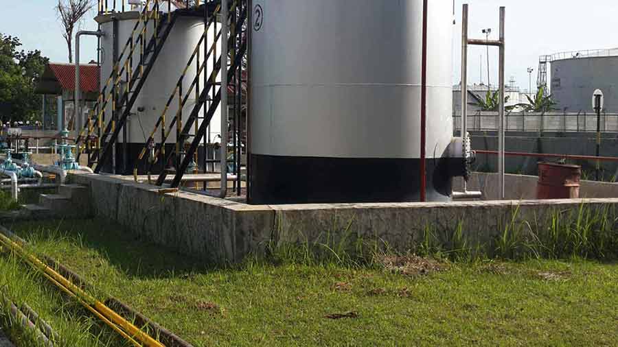 Coatedsecondarycontainmentpit ArmorThane Polyurea Polyurethane